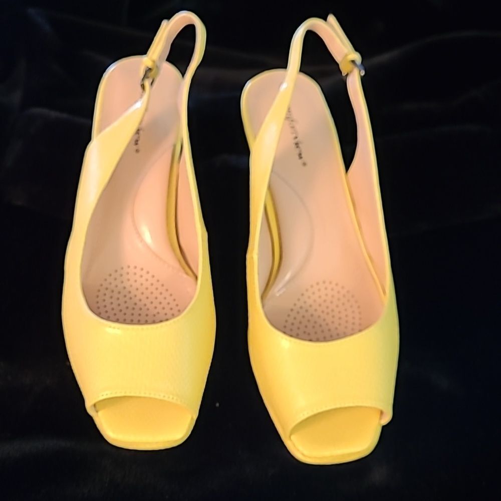 comfortview Yellow Peep-Toe Slingback Heels